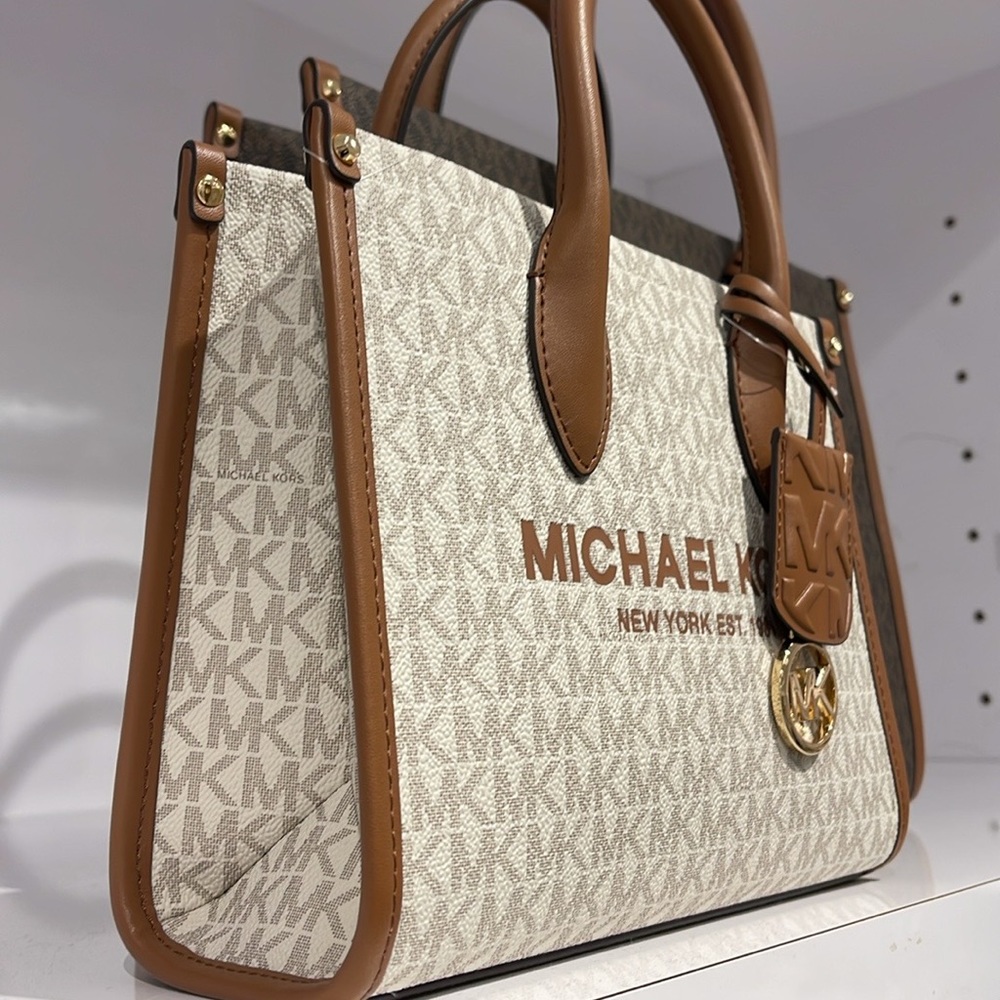 MICHAEL KORS
Mirella Small Logo Crossbody Bag
Vanilla 
NWT - Picture 15 of 16